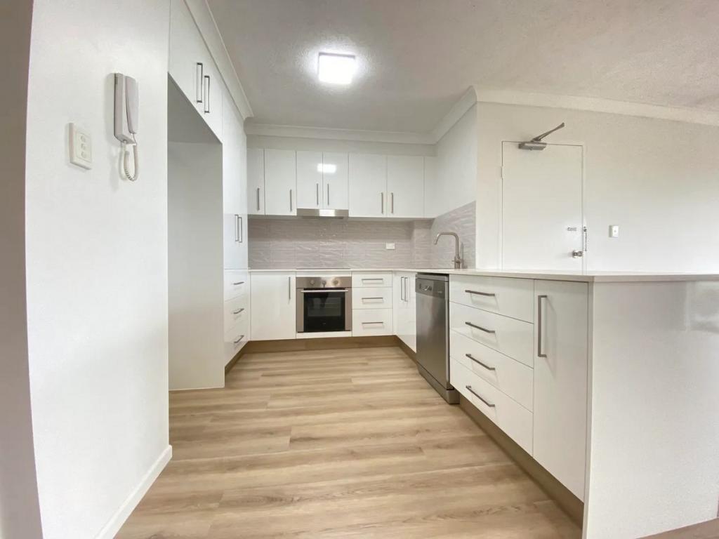 8/2 Brake St, Burleigh Heads, QLD 4220