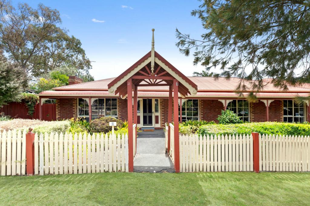 1 MILLPERRA CT, FRANKSTON, VIC 3199