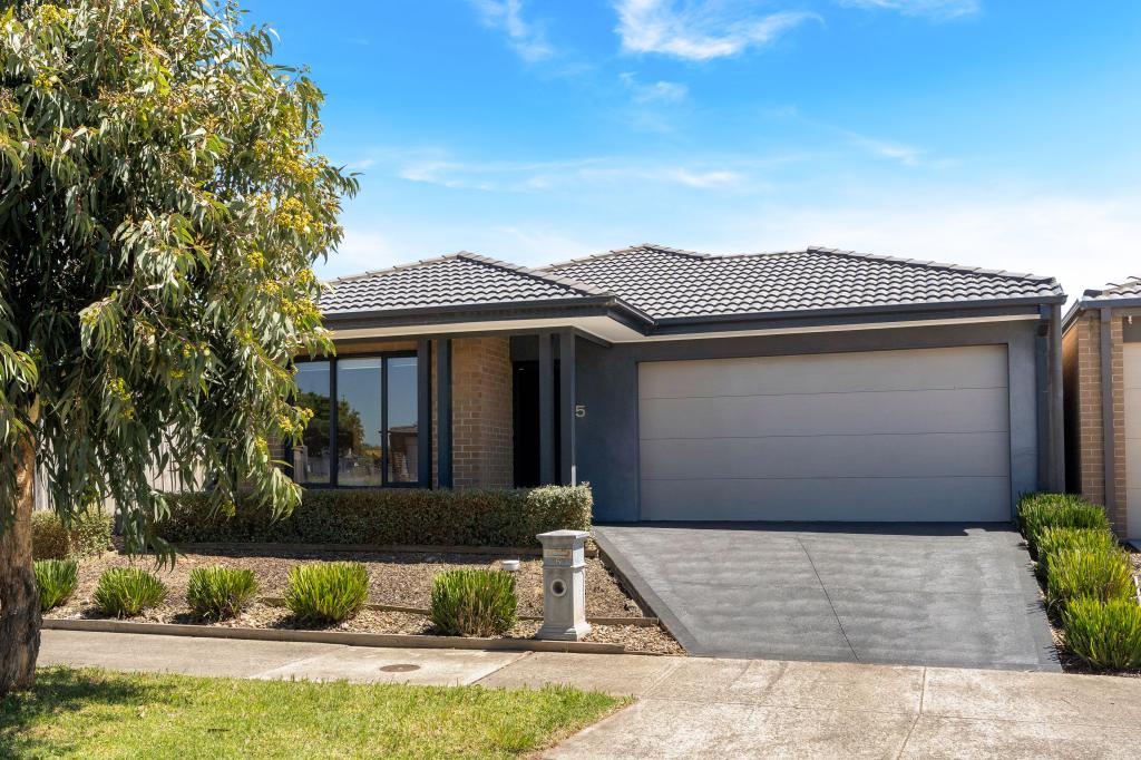 5 Falstone Cct, Mickleham, VIC 3064