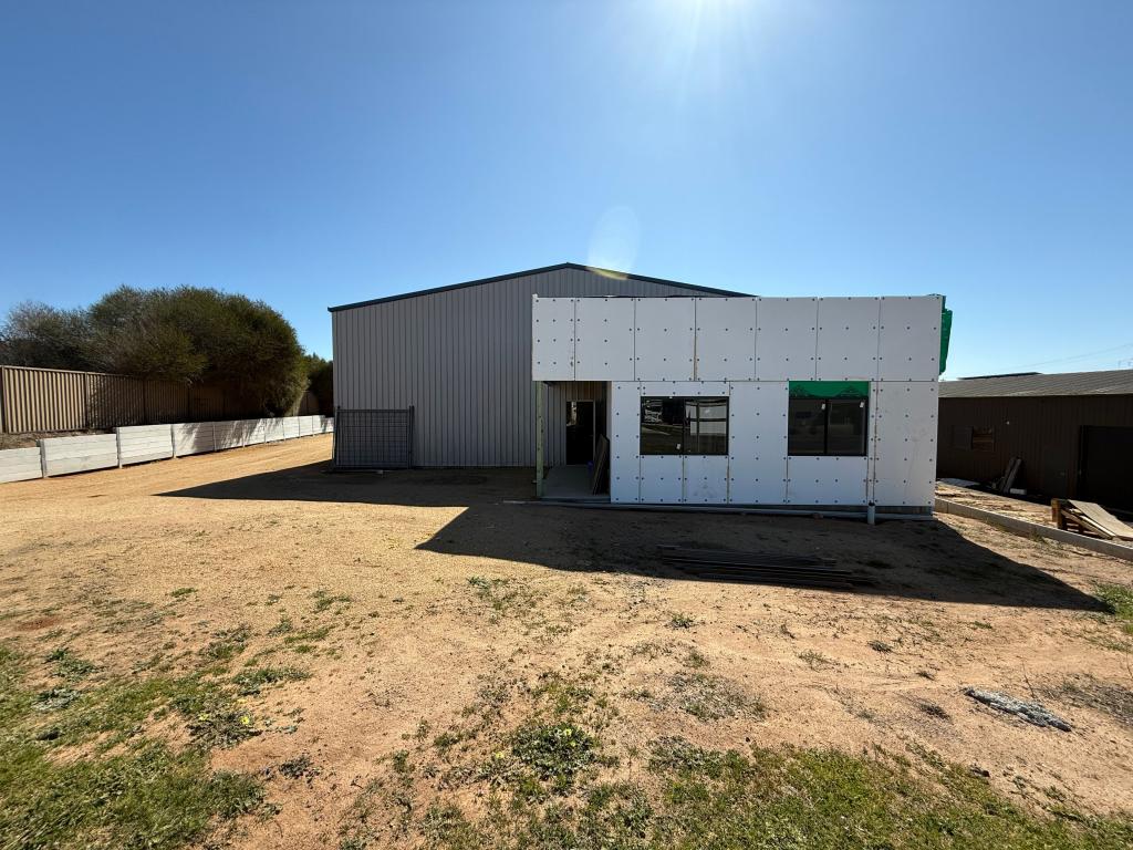 Building A/10 Old Temora Rd, Young, NSW 2594