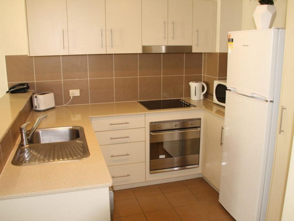 1064/1 Ocean St, Burleigh Heads, QLD 4220