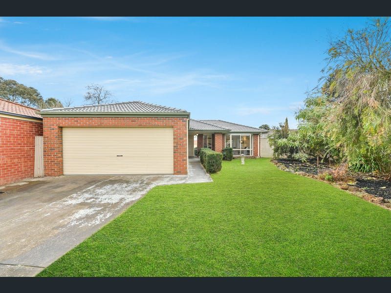 24 Balmaceda Ct, Berwick, VIC 3806