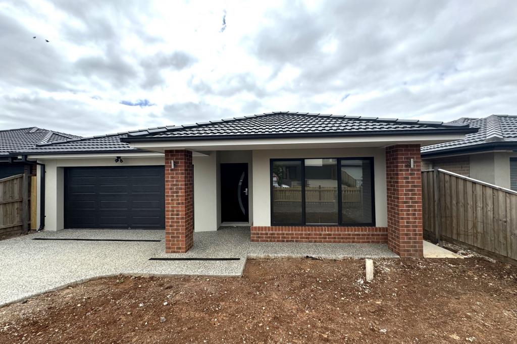 11 LORIKEET CCT, ROCKBANK, VIC 3335