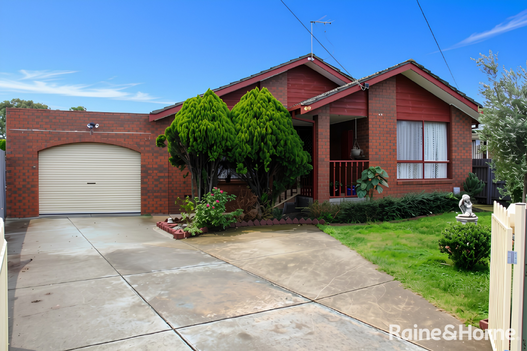 33 Baguley Cres, Kings Park, VIC 3021
