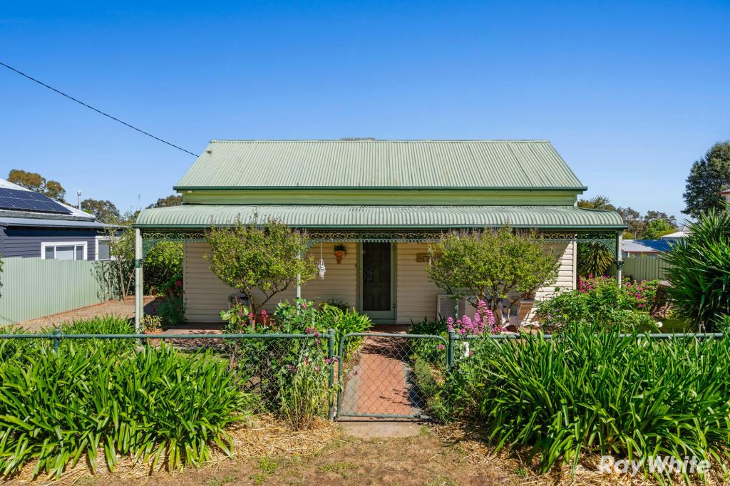 11 Bolton St, Junee, NSW 2663