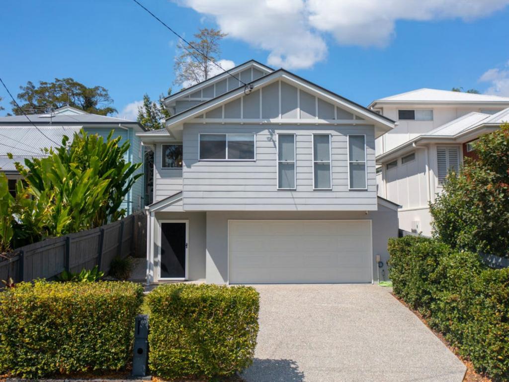 60 Fawkner St, Chapel Hill, QLD 4069