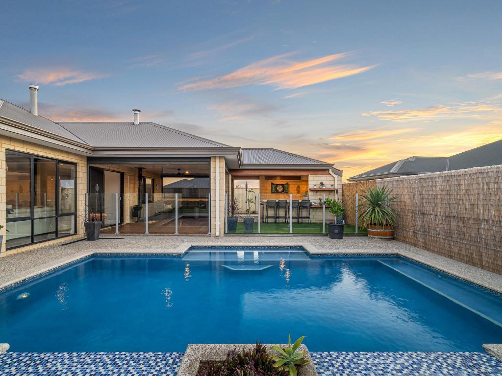 7 Dowerin Cct, Lakelands, WA 6180