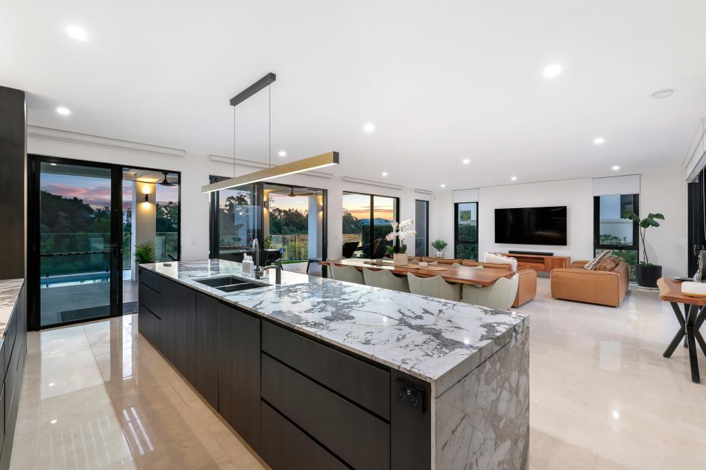 25 The Boulevarde, Benowa, QLD 4217