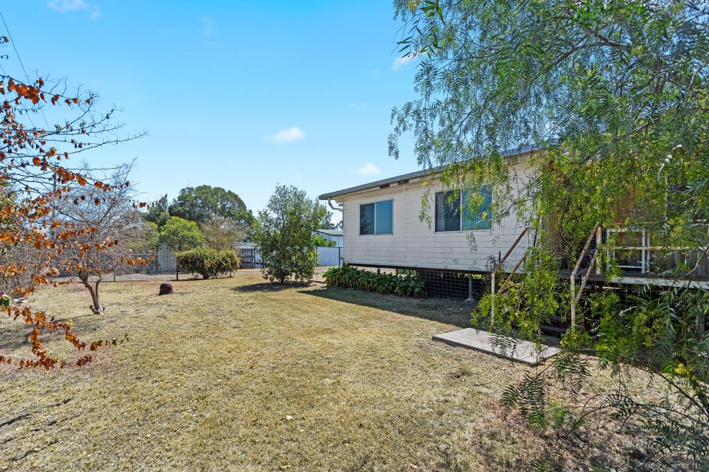 15 Earl St, Jondaryan, QLD 4403