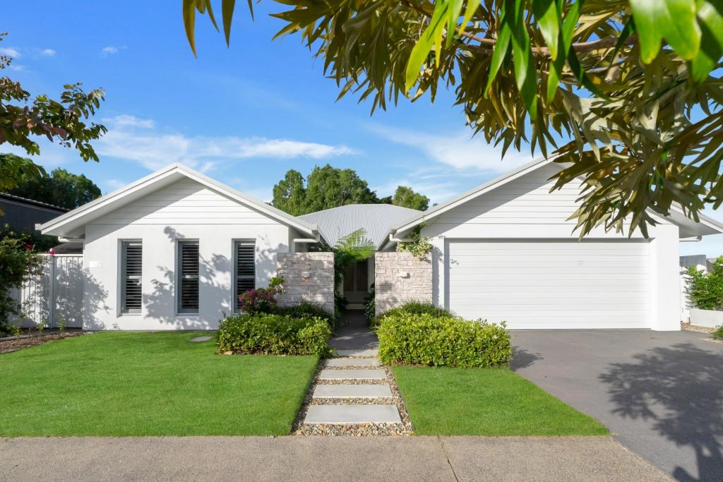 11 Beachside Cl, Palm Cove, QLD 4879