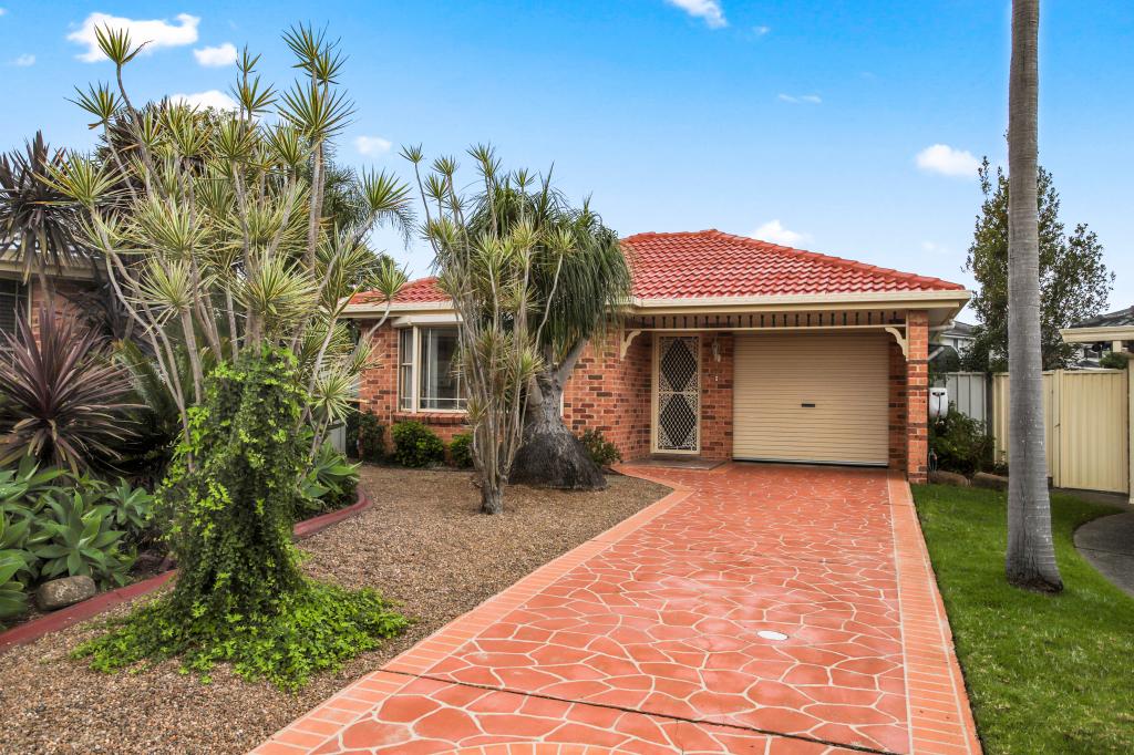 18 Tippet Pl, Quakers Hill, NSW 2763