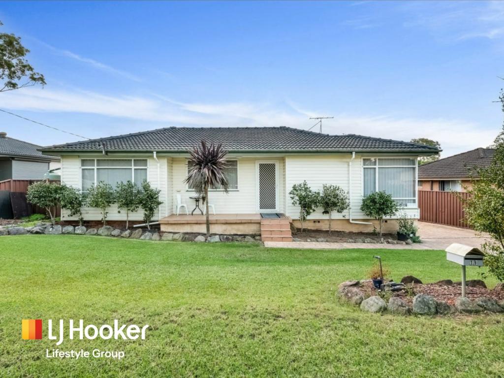19 Cowper Dr, Camden South, NSW 2570