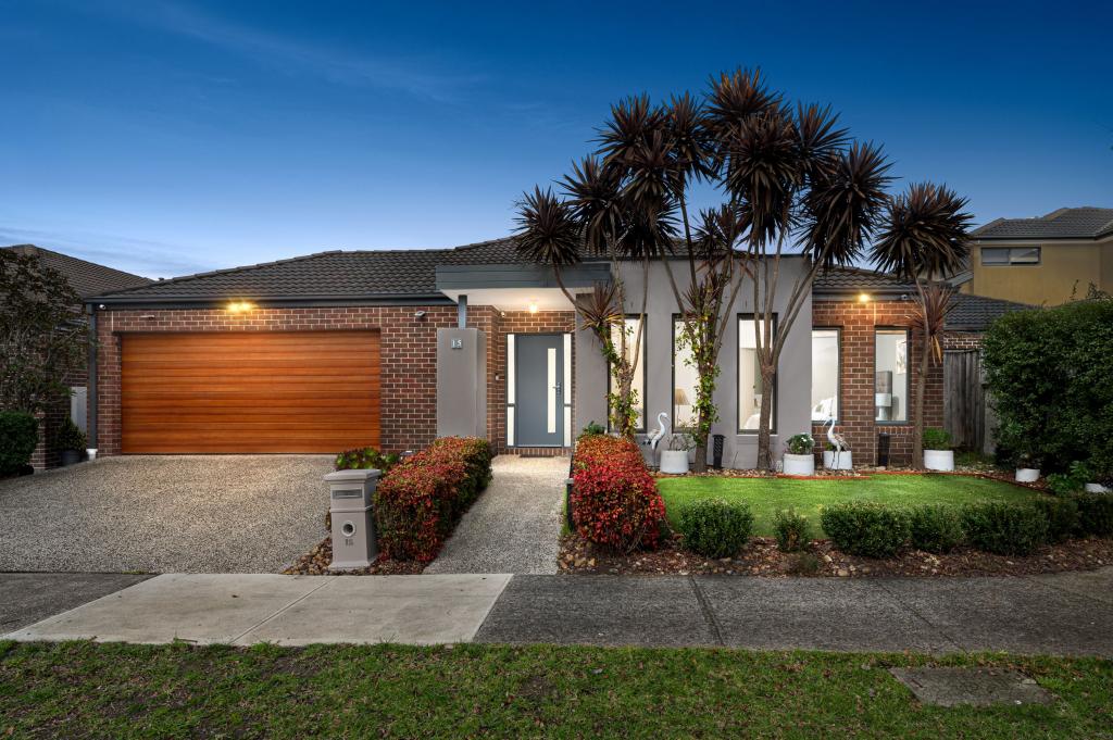 15 FERNCROFT DR, SOUTH MORANG, VIC 3752