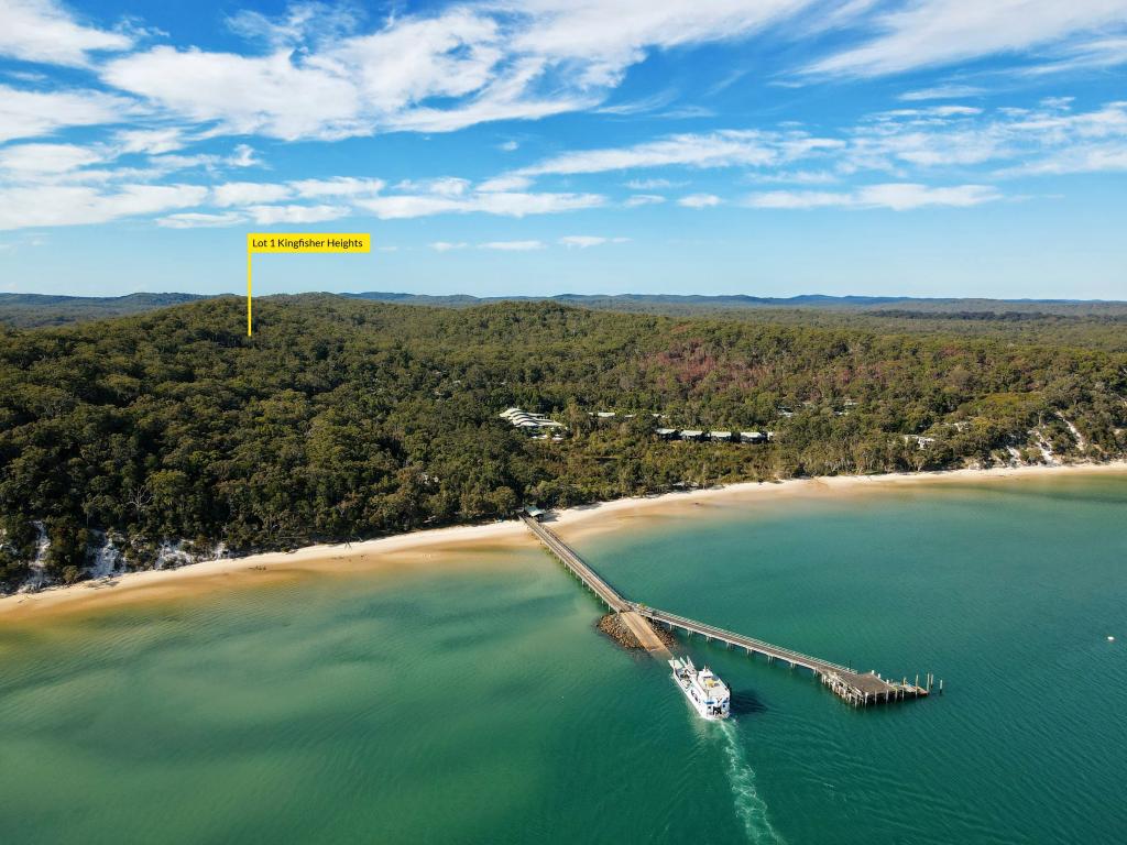 826 KINGFISHER HEIGHTS DR, FRASER ISLAND, QLD 4581