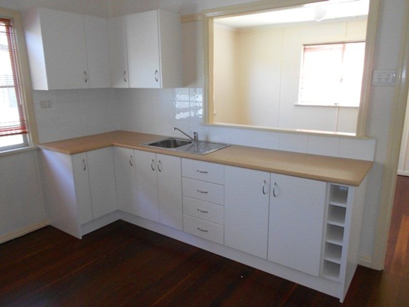 52 Collins St, Woody Point, QLD 4019