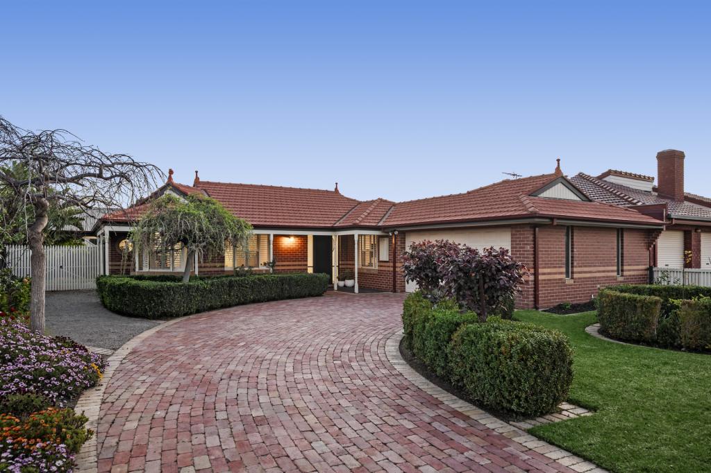 15 Bond Dr, Taylors Lakes, VIC 3038