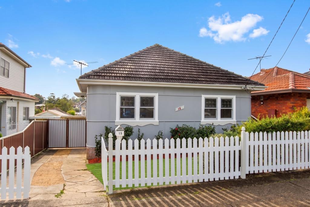 15 Eva St, Roselands, NSW 2196