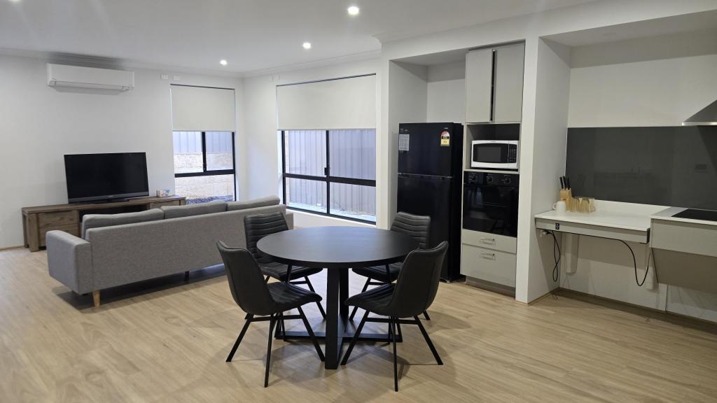 18 Mantis Gr, Karnup, WA 6176