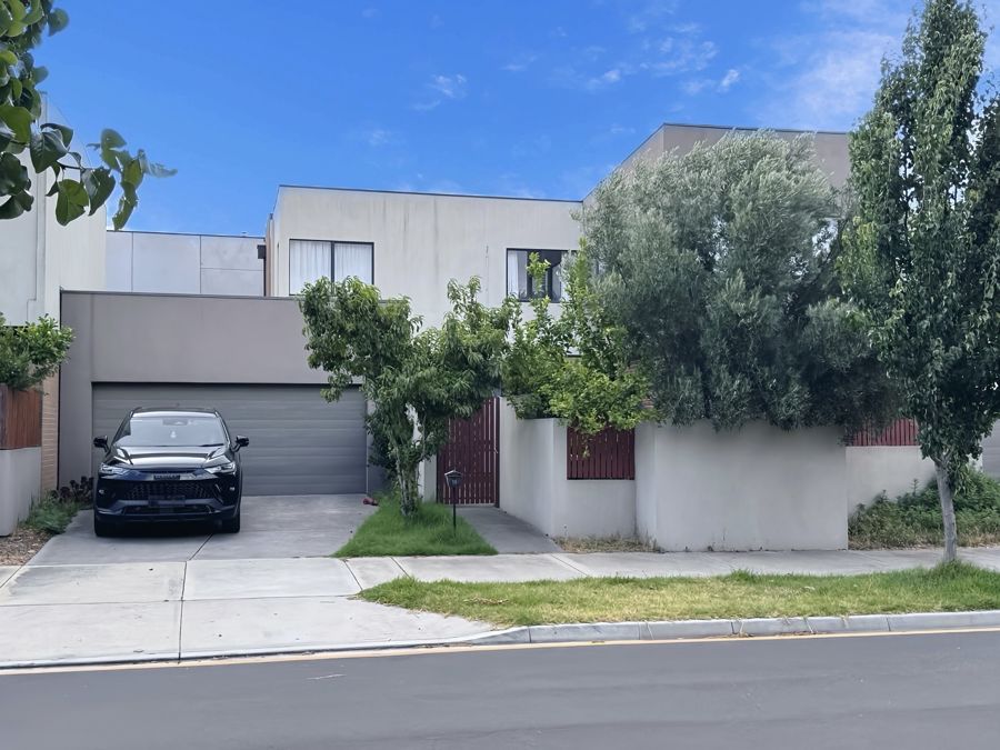 15 Queen Cct, Sunshine, VIC 3020