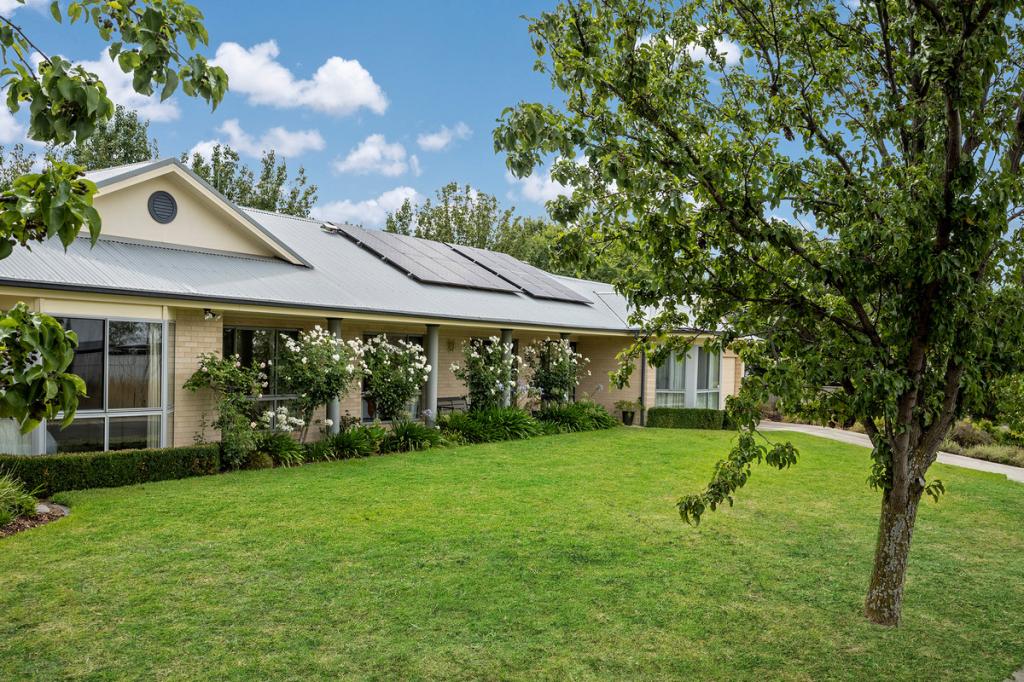 3 Hatton Dr, Yass, NSW 2582