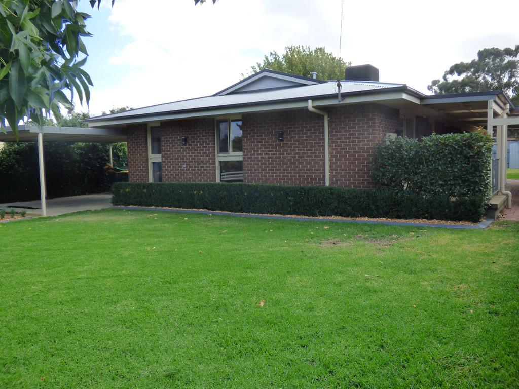 7 Chums Lane, Young, NSW 2594