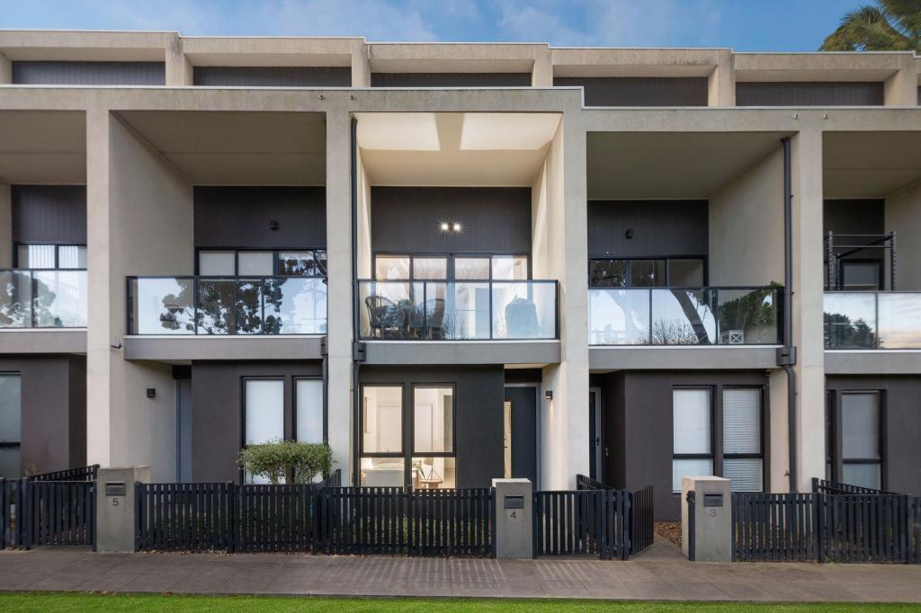 4 Oak Tce, Wheelers Hill, VIC 3150