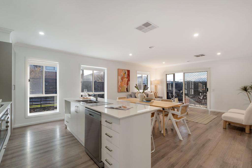 75 Hillview Rd, Greenvale, VIC 3059