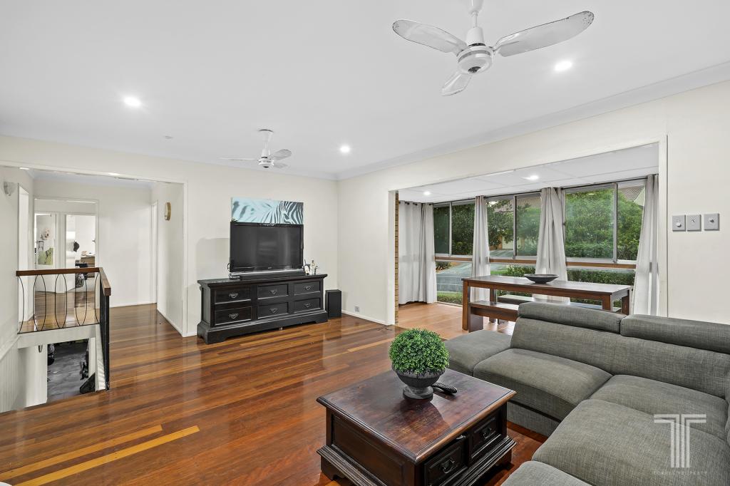 27 Cresthaven Dr, Mansfield, QLD 4122