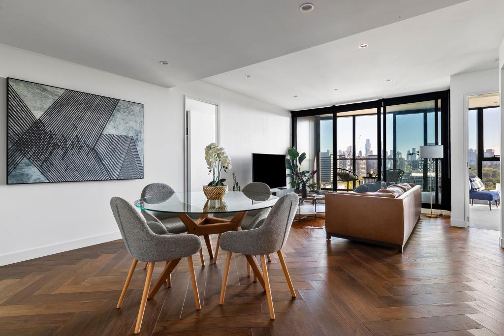 1323/555 St Kilda Rd, Melbourne, VIC 3004