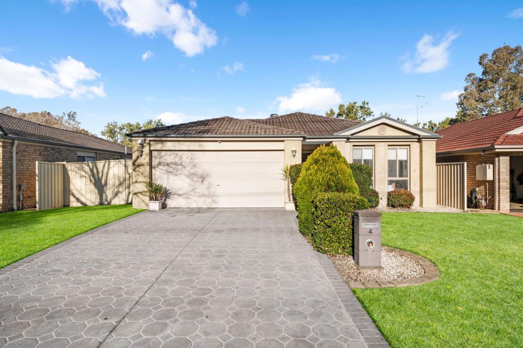 4 Ashford Cct, Currans Hill, NSW 2567