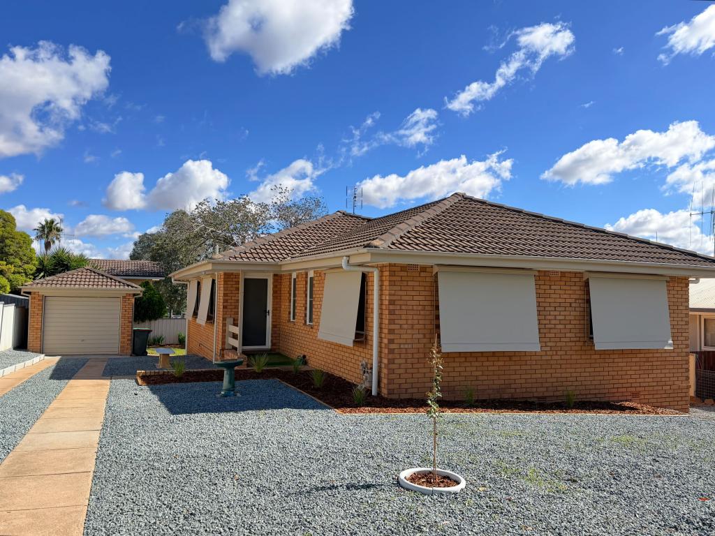 12 Park St, Parkes, NSW 2870