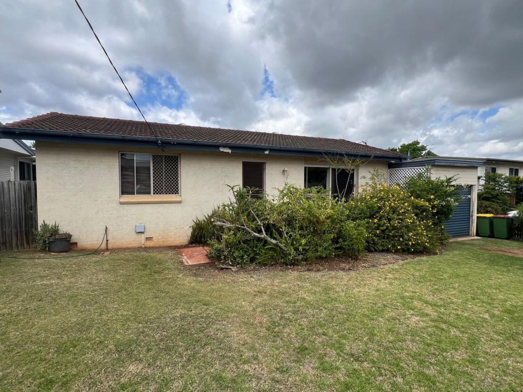 4 Coates St, Kearneys Spring, QLD 4350