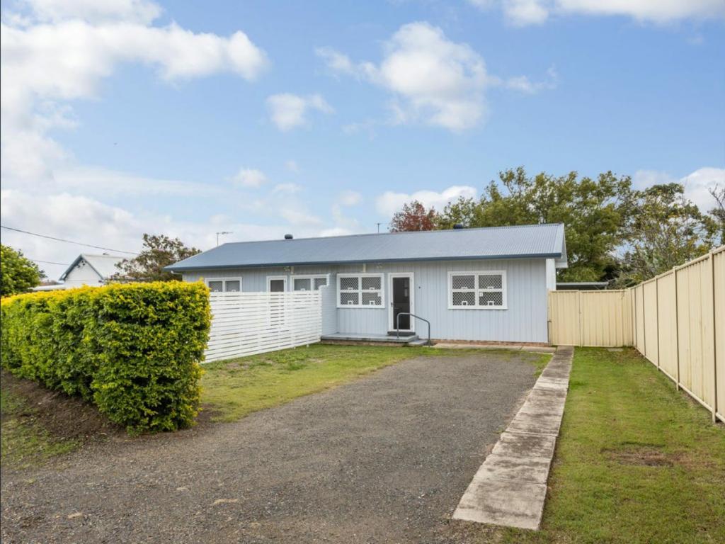 2/1 Commerce Lane, Taree, NSW 2430