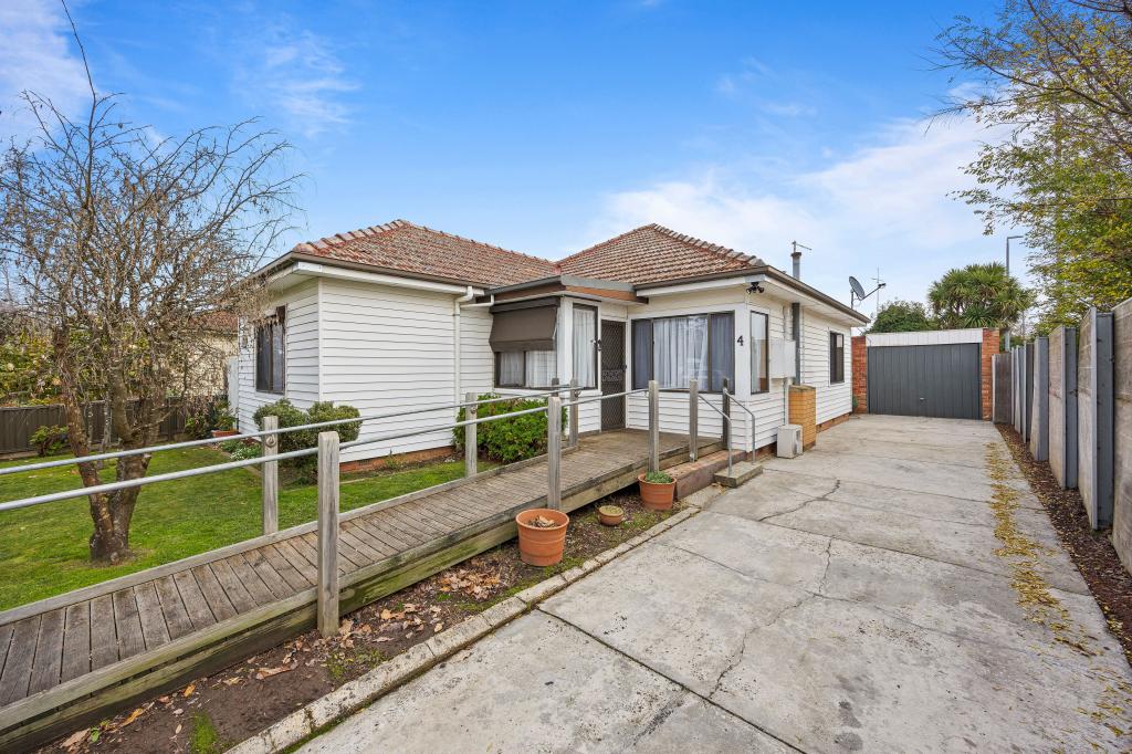 4 Longley St, Alfredton, VIC 3350