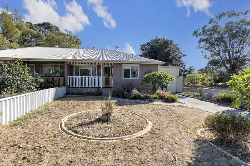 1b Clark Pl, Orelia, WA 6167