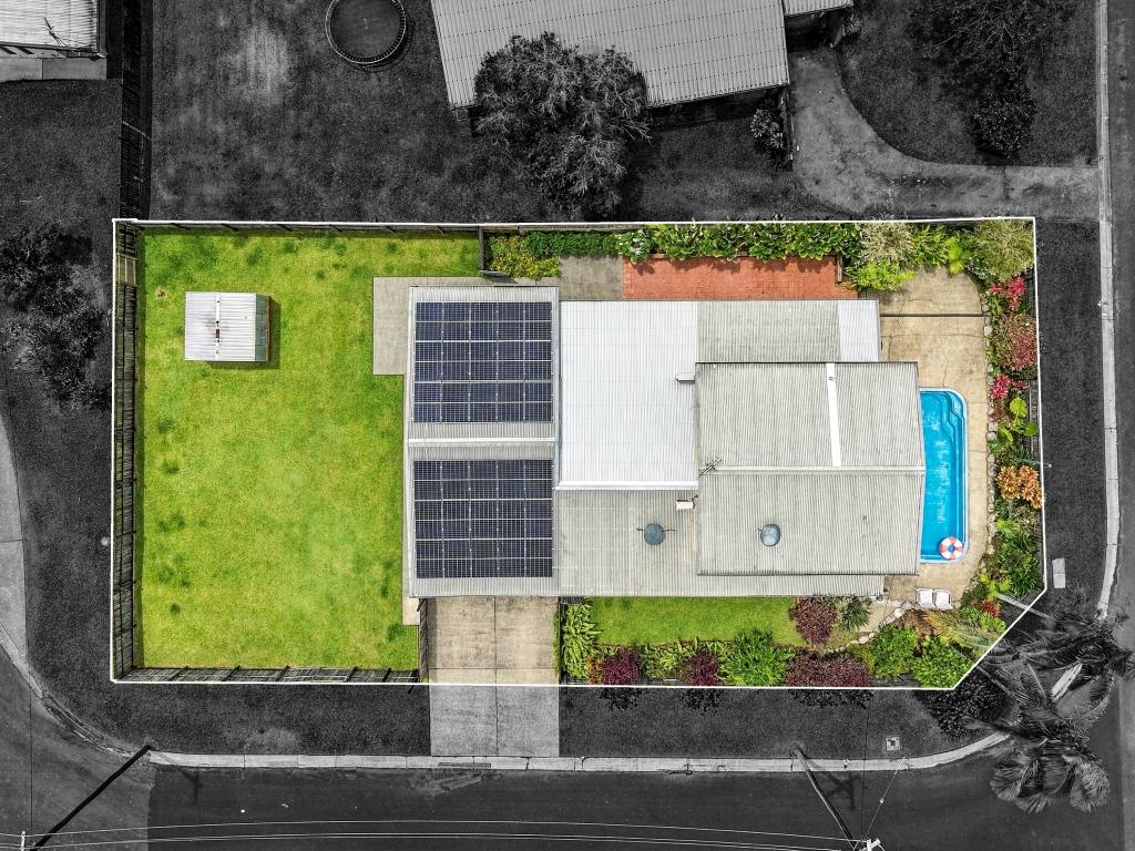 2-4 LOLA CL, WOREE, QLD 4868