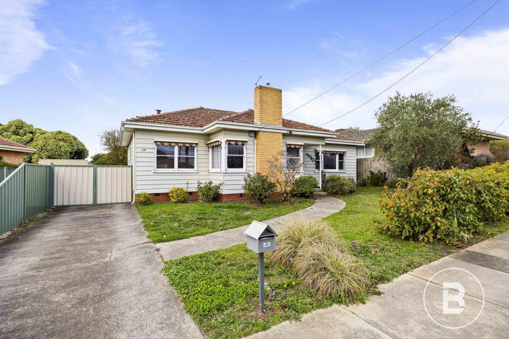 352 Forest St, Wendouree, VIC 3355
