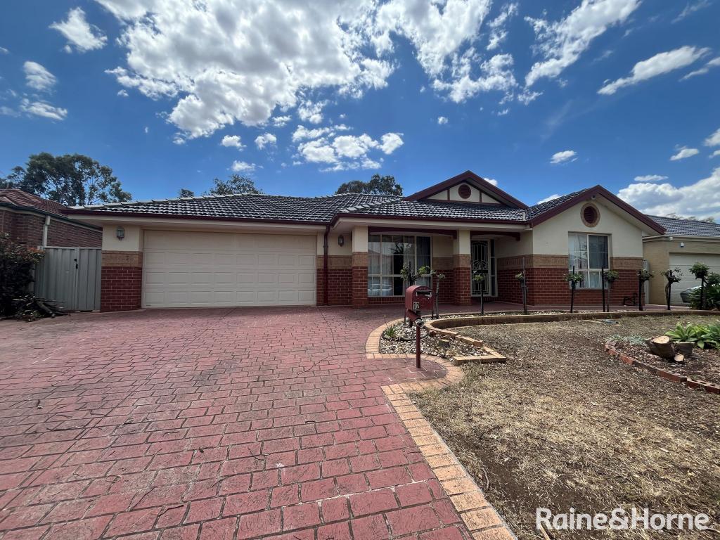 12 Loddon Cl, Caroline Springs, VIC 3023