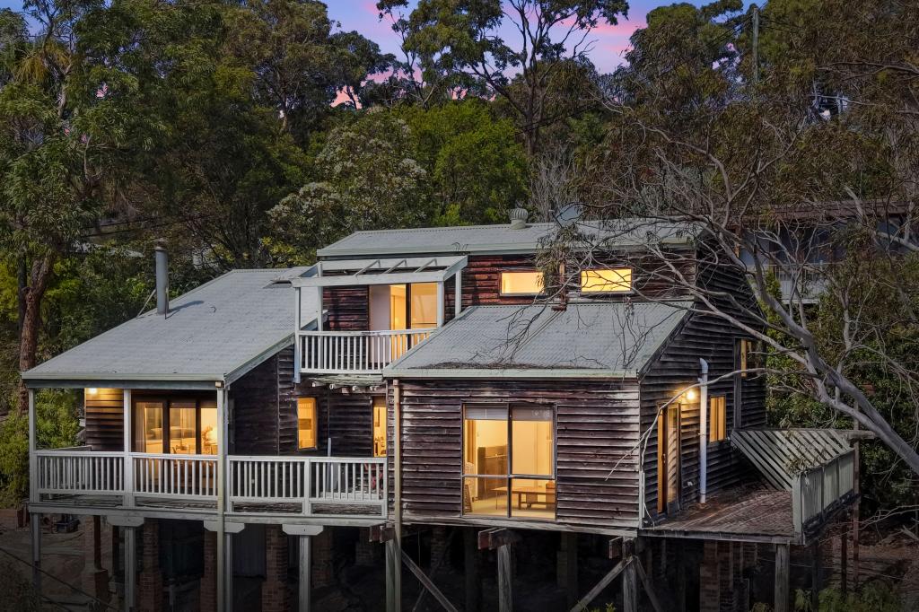 8 Hawkesbury Cres, Brooklyn, NSW 2083