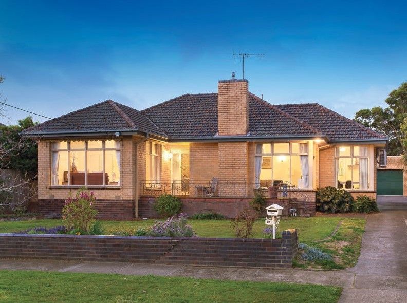 121 Broughton Rd, Surrey Hills, VIC 3127