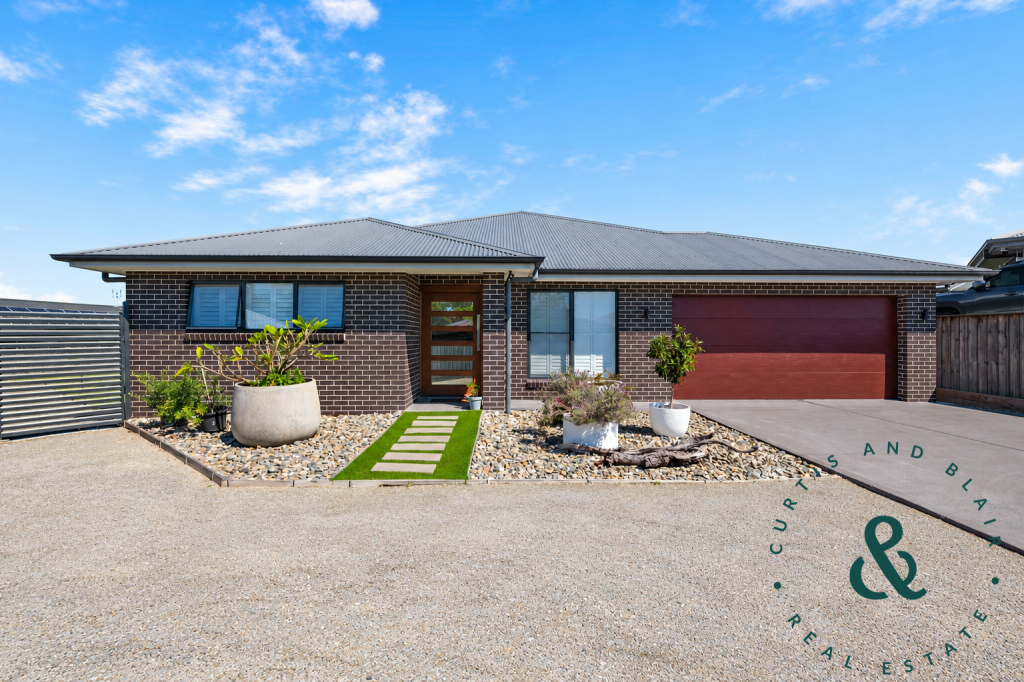 33 MAYA DR, MEDOWIE, NSW 2318