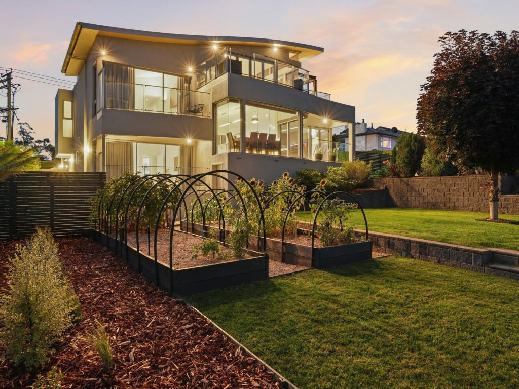 71 Burwood Dr, Blackmans Bay, TAS 7052