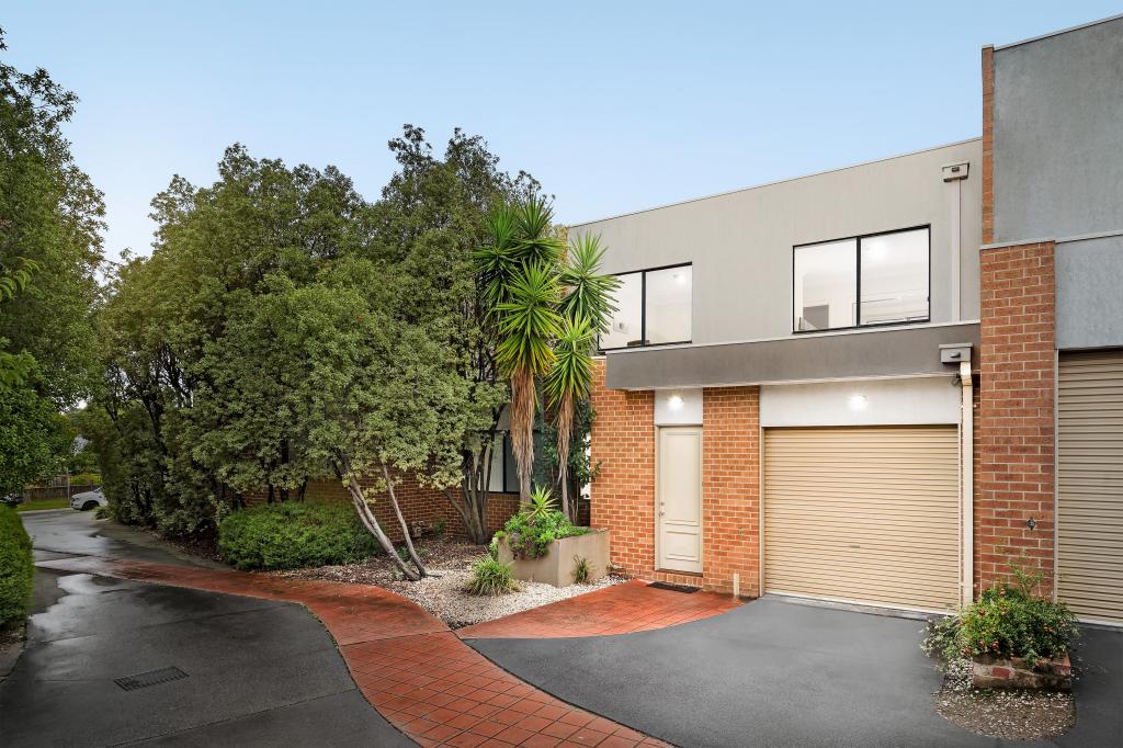2/61 DUNBLANE RD, NOBLE PARK, VIC 3174
