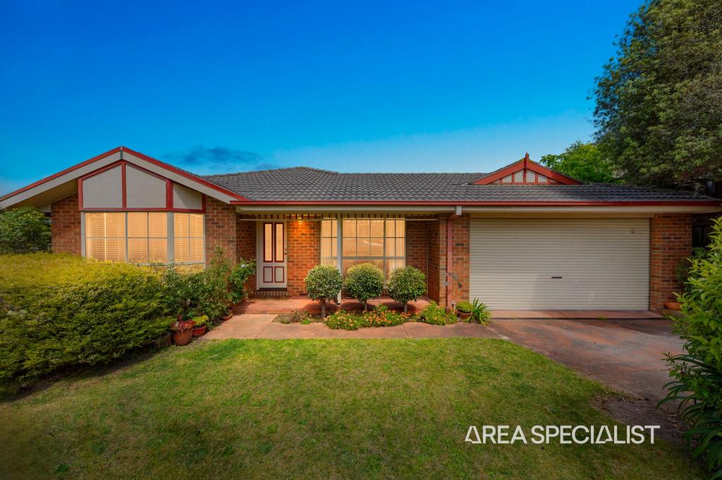 10 Stradbroke Cl, Berwick, VIC 3806