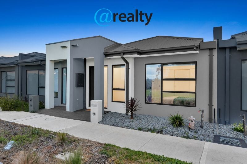 8 Findale Walk, Thornhill Park, VIC 3335