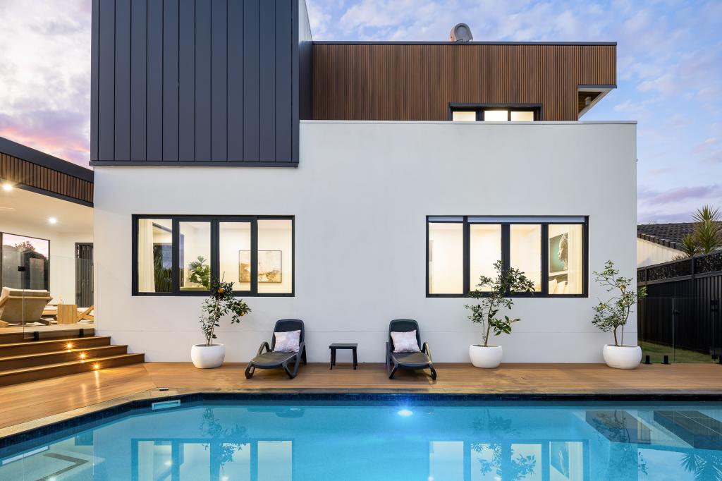 21 Boongala Rd, Broadbeach Waters, QLD 4218