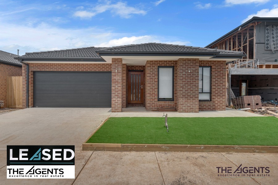 11 Yeoman St, Melton South, VIC 3338