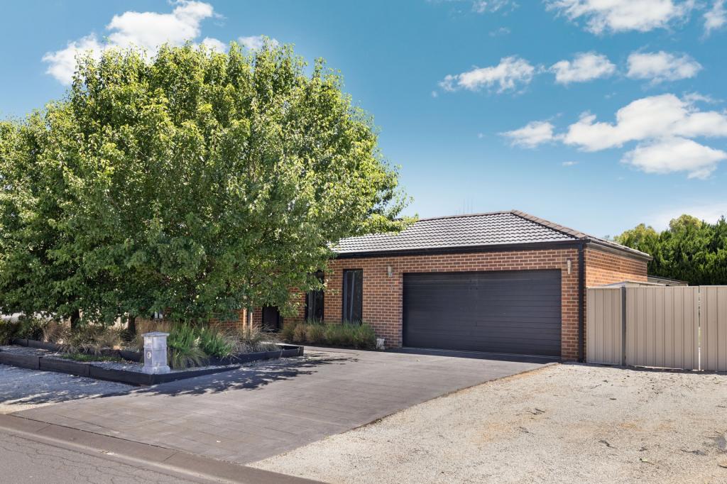 4 Hanover Pl, Strathfieldsaye, VIC 3551