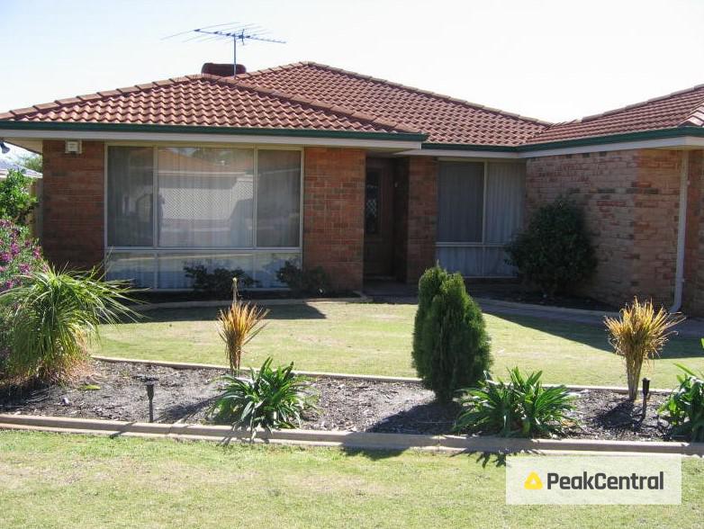 17 Derwent Cres, Success, WA 6164