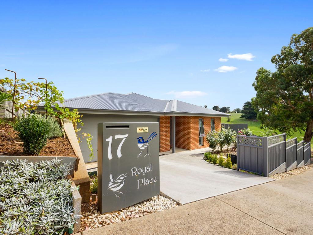 17 Royal Pl, Leongatha, VIC 3953